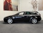 Alfa Romeo 159 SPORTSWAGON 1.7 T DISTINCTIVE CRUISE CONTROL CLIMATE CONTROL APPLE CARPLAY/ANDROID ACHTERUITRIJCAMERA 18"LICHTMETALEN VELGEN PDC ZEER MOOI !!