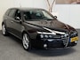 Alfa Romeo 159 SPORTSWAGON 1.7 T DISTINCTIVE CRUISE CONTROL CLIMATE CONTROL APPLE CARPLAY/ANDROID ACHTERUITRIJCAMERA 18"LICHTMETALEN VELGEN PDC ZEER MOOI !!