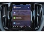 Volvo XC60 T8 Recharge AWD Plus Dark - Panorama/schuifdak - IntelliSafe Assist & Surround - 360º Camera - Harman/Kardon audio - Adaptieve LED koplampen - Verwarmde voorstoelen, stuur & achterbank - Parkeersensoren voor & achter - Elektr. bedienb. voorstoelen met geheugen - Draadloze tel. lader - Extra getint glas - 20' LMV
