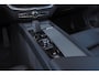 Volvo XC60 T8 Recharge AWD Plus Dark - Panorama/schuifdak - IntelliSafe Assist & Surround - 360º Camera - Harman/Kardon audio - Adaptieve LED koplampen - Verwarmde voorstoelen, stuur & achterbank - Parkeersensoren voor & achter - Elektr. bedienb. voorstoelen met geheugen - Draadloze tel. lader - Extra getint glas - 20' LMV