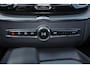 Volvo XC60 T8 Recharge AWD Plus Dark - Panorama/schuifdak - IntelliSafe Assist & Surround - 360º Camera - Harman/Kardon audio - Adaptieve LED koplampen - Verwarmde voorstoelen, stuur & achterbank - Parkeersensoren voor & achter - Elektr. bedienb. voorstoelen met geheugen - Draadloze tel. lader - Extra getint glas - 20' LMV