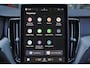 Volvo XC60 T6 Recharge AWD Plus Black Edition - Panorama/schuifdak - IntelliSafe Assist & Surround - 360º Camera - Harman/Kardon audio - Adaptieve LED koplampen - Verwarmde voorstoelen, stuur & achterbank - Parkeersensoren voor & achter - Elektr. bedienb. voorstoelen met geheugen - Head up display - Draadloze tel. lader - Extra getint glas - Inklapbare trekhaak - 21' LMV