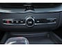 Volvo XC60 T6 Recharge AWD Plus Black Edition - Panorama/schuifdak - IntelliSafe Assist & Surround - 360º Camera - Harman/Kardon audio - Adaptieve LED koplampen - Verwarmde voorstoelen, stuur & achterbank - Parkeersensoren voor & achter - Elektr. bedienb. voorstoelen met geheugen - Head up display - Draadloze tel. lader - Extra getint glas - Inklapbare trekhaak - 21' LMV