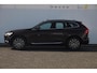 Volvo XC60 T8 390PK Automaat Recharge AWD Inscription / Head up display / Leer dashboard / Trekhaak / BLIS / Adaptieve cruise control / Panoramadak / Apple carplay / Parkeersensoren met camera / Elektrische achterklep / Elektrische stoelen met geheugen / Stoel en stuurwielverwarming