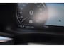 Volvo XC60 T8 390PK Automaat Recharge AWD Inscription / Head up display / Leer dashboard / Trekhaak / BLIS / Adaptieve cruise control / Panoramadak / Apple carplay / Parkeersensoren met camera / Elektrische achterklep / Elektrische stoelen met geheugen / Stoel en stuurwielverwarming