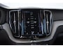 Volvo XC60 T8 390PK Automaat Recharge AWD Inscription / Head up display / Leer dashboard / Trekhaak / BLIS / Adaptieve cruise control / Panoramadak / Apple carplay / Parkeersensoren met camera / Elektrische achterklep / Elektrische stoelen met geheugen / Stoel en stuurwielverwarming