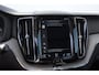 Volvo XC60 T8 390PK Automaat Recharge AWD Inscription / Head up display / Leer dashboard / Trekhaak / BLIS / Adaptieve cruise control / Panoramadak / Apple carplay / Parkeersensoren met camera / Elektrische achterklep / Elektrische stoelen met geheugen / Stoel en stuurwielverwarming
