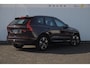 Volvo XC60 T6 350PK Automaat AWD Plus Dark / Trekhaak / BLIS / Adaptieve cruise control / Panoramadak / Apple carplay / Parkeersensoren met camera / Elektrische achterklep / Elektrische stoelen met geheugen / Stoel en stuurwielverwarming