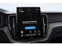 Volvo XC60 T6 350PK Automaat AWD Plus Dark / Trekhaak / BLIS / Adaptieve cruise control / Panoramadak / Apple carplay / Parkeersensoren met camera / Elektrische achterklep / Elektrische stoelen met geheugen / Stoel en stuurwielverwarming