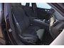 Volvo XC60 T6 350PK Automaat AWD Plus Dark / Trekhaak / BLIS / Adaptieve cruise control / Panoramadak / Apple carplay / Parkeersensoren met camera / Elektrische achterklep / Elektrische stoelen met geheugen / Stoel en stuurwielverwarming