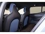 Volvo EX30 Extended Range Plus 69 kWh - Adaptive Cruise Control - Parkeercamera achter - Verwarmde voorstoelen & stuur - Parkeersensoren voor & achter - Navigatie - Extra getint glas - 19' LMV