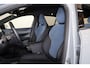 Volvo EX30 Extended Range Plus 69 kWh - Adaptive Cruise Control - Parkeercamera achter - Verwarmde voorstoelen & stuur - Parkeersensoren voor & achter - Navigatie - Extra getint glas - 19' LMV