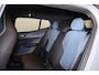 Volvo EX30 Extended Range Plus 69 kWh - Adaptive Cruise Control - Parkeercamera achter - Verwarmde voorstoelen & stuur - Parkeersensoren voor & achter - Navigatie - Extra getint glas - 19' LMV