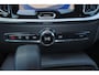 Volvo V60 T8 Recharge AWD Plus Dark - IntelliSafe Assist & Surround - 360º Camera - Harman/Kardon audio - Adaptieve LED koplampen - Verwarmde voorstoelen, stuur & achterbank - Parkeersensoren voor & achter - Elektr. bedienb. voorstoelen met geheugen - Extra getint glas - 19' LMV