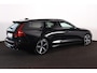Volvo V60 T8 Recharge AWD Plus Dark - IntelliSafe Assist & Surround - 360º Camera - Harman/Kardon audio - Adaptieve LED koplampen - Verwarmde voorstoelen, stuur & achterbank - Parkeersensoren voor & achter - Elektr. bedienb. voorstoelen met geheugen - Extra getint glas - 19' LMV