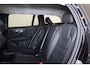 Volvo V60 T8 Recharge AWD Plus Dark - IntelliSafe Assist & Surround - 360º Camera - Harman/Kardon audio - Adaptieve LED koplampen - Verwarmde voorstoelen, stuur & achterbank - Parkeersensoren voor & achter - Elektr. bedienb. voorstoelen met geheugen - Extra getint glas - 19' LMV