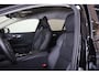 Volvo V60 T8 Recharge AWD Plus Dark - IntelliSafe Assist & Surround - 360º Camera - Harman/Kardon audio - Adaptieve LED koplampen - Verwarmde voorstoelen, stuur & achterbank - Parkeersensoren voor & achter - Elektr. bedienb. voorstoelen met geheugen - Extra getint glas - 19' LMV