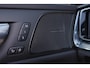 Volvo V60 T8 Recharge AWD Plus Dark - IntelliSafe Assist & Surround - 360º Camera - Harman/Kardon audio - Adaptieve LED koplampen - Verwarmde voorstoelen, stuur & achterbank - Parkeersensoren voor & achter - Elektr. bedienb. voorstoelen met geheugen - Extra getint glas - 19' LMV