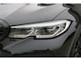 BMW 3-Serie M340i xDrive High Executive | 100% dealer onderhouden | Stoel/stuurverwarming | Schuif/kantel dak | Driving assist | Apple carplay/Android auto | Maxton kit | Head-up display | Memory seat | Virtual cockpit |