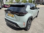 Toyota Yaris Cross 1.5 Hybrid 130 LAUNCH EDITION NL-AUTO 1E-EIG PANODAK 360° CAMERA STOEL/STUURVERW HEAD-UP 4S-BANDEN EL-ACHTERKLEP NAVI PARK-SENSOREN APPLE/ANDROID
