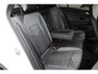 Volkswagen Golf 1.5 eTSI 150pk R-Line DSG Automaat Black Style / Panoramadak / Zwenkbare Trekhaak / Camera / App-Connect / Stuur & Stoelverwarming / 18" LMV