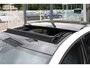 Volkswagen Golf 1.5 eTSI 150pk R-Line DSG Automaat Black Style / Panoramadak / Zwenkbare Trekhaak / Camera / App-Connect / Stuur & Stoelverwarming / 18" LMV