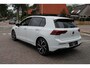 Volkswagen Golf 1.5 eTSI 150pk R-Line DSG Automaat Black Style / Panoramadak / Zwenkbare Trekhaak / Camera / App-Connect / Stuur & Stoelverwarming / 18" LMV