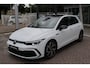Volkswagen Golf 1.5 eTSI 150pk R-Line DSG Automaat Black Style / Panoramadak / Zwenkbare Trekhaak / Camera / App-Connect / Stuur & Stoelverwarming / 18" LMV