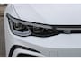 Volkswagen Golf 1.5 eTSI 150pk R-Line DSG Automaat Black Style / Panoramadak / Zwenkbare Trekhaak / Camera / App-Connect / Stuur & Stoelverwarming / 18" LMV