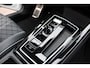 Volkswagen Golf 1.5 eTSI 150pk R-Line DSG Automaat Black Style / Panoramadak / Zwenkbare Trekhaak / Camera / App-Connect / Stuur & Stoelverwarming / 18" LMV