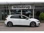 Volkswagen Golf 1.5 eTSI 150pk R-Line DSG Automaat Black Style / Panoramadak / Zwenkbare Trekhaak / Camera / App-Connect / Stuur & Stoelverwarming / 18" LMV