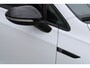 Volkswagen Golf 1.5 eTSI 150pk R-Line DSG Automaat Black Style / Panoramadak / Zwenkbare Trekhaak / Camera / App-Connect / Stuur & Stoelverwarming / 18" LMV