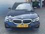 BMW 3-Serie Touring 318i 2.0 156pk Automaat Business Edition + M-pakket | SUMMER DEALS | Climate control | Navigatie | 18" LM velgen | Sport stoelen | NL-auto