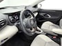 Toyota Yaris 1.5 Hybrid Executive | Lichte kleur interieur | Head-Up Display | Dodehoek detectie | Parkeersensoren Voor+Achter | Stoel+stuurverwarming | Navigatie | Apple CarPlay/Android auto | Cruise Control Adaptive |