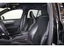 Volvo XC40 T4 Recharge R-Design Expression - IntelliSafe Assist & Surround - Harman/Kardon audio - Adaptieve LED koplampen - Parkeercamera achter - Verwarmde voorstoelen & stuur - Parkeersensoren voor & achter - Draadloze tel. lader - Extra getint glas - 19' LMV