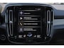 Volvo XC40 T4 Recharge R-Design Expression - IntelliSafe Assist & Surround - Harman/Kardon audio - Adaptieve LED koplampen - Parkeercamera achter - Verwarmde voorstoelen & stuur - Parkeersensoren voor & achter - Draadloze tel. lader - Extra getint glas - 19' LMV
