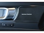 Volvo XC40 1.5 T4 Plug-in hybrid Plus Dark | Panoramadak | Adaptive Cruise Control | Parkeercamera | Parkeersensoren voor + achter | Navigatie | Comfortstoelen | Stoelverwarming | Stuurwielverwarming | Electrische bedienbare voorstoelen