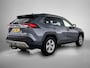 Toyota RAV4 2.5 Hybrid AWD Dynamic | BTW voertuig | Parkeersensoren voor+achter | Trekhaak afneembaar | 1650KG trekgewicht | Elektrische achterklep | Apple CarPlay/Android Auto |