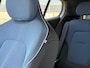 Volvo EX30 Single Motor Extended Range Plus 69 kWh Getint glas | Harman Kardon | 19 inch lichtmetalen velgen | Google Maps & Infotainment | Park Assist voor & achter met camera | Elektrisch bedienbare achterklep | Crystal White metallic