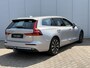 Volvo V60 T6 Plug-in hybrid AWD Plus Bright | Long Range | Trekhaak semi elektrisch inklapbaar | Elektrisch bedienbare voorstoelen | Stoel- & Stuurwielverwarming | 18 inch lichtmetalen velgen | Verwarmbare voorruit | Adaptieve Cruise Control met Pilot Assist | Google Maps & Infotainment