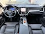 Volvo XC60 T8 Plug-in hybrid AWD Ultra Dark | Panoramadak | Harman Kardon | Luchtvering | 21 inch lichtmetalen velgen | Elektrisch verstel- en verwarmbare voorstoelen | Getint glas | Alarm klasse 3 | Google Maps & Infotainment
