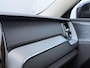 Volvo XC60 T8 Plug-in hybrid AWD Ultra Dark | Panoramadak | Harman Kardon | Luchtvering | 21 inch lichtmetalen velgen | Elektrisch verstel- en verwarmbare voorstoelen | Getint glas | Alarm klasse 3 | Google Maps & Infotainment