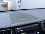 Volvo XC60 T8 Plug-in hybrid AWD Ultra Dark | Panoramadak | Harman Kardon | Luchtvering | 21 inch lichtmetalen velgen | Elektrisch verstel- en verwarmbare voorstoelen | Getint glas | Alarm klasse 3 | Google Maps & Infotainment