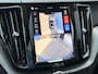 Volvo XC60 T8 Plug-in hybrid AWD Ultra Dark | Panoramadak | Harman Kardon | Luchtvering | 21 inch lichtmetalen velgen | Elektrisch verstel- en verwarmbare voorstoelen | Getint glas | Alarm klasse 3 | Google Maps & Infotainment