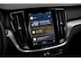 Volvo V60 2.0 B3 Core | Black Pack | Achteruitrijcamera | Parkeersensoren | Keyless Entry | Elektrische Achterklep | Navigatie | Cruise Control Adaptief | BLIS | Lighting Pack | Essential Sport Pack