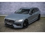 Volvo V60 2.0 B3 Core | Black Pack | Achteruitrijcamera | Parkeersensoren | Keyless Entry | Elektrische Achterklep | Navigatie | Cruise Control Adaptief | BLIS | Lighting Pack | Essential Sport Pack