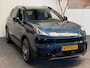 Lynk & Co 01 1.5 MY 2023 ZWARTE HEMEL 360 CAMERA ADAPTIVE CRUISE CONTROL PANORAMA SCHUIF/KANTELDAK APPLE CARPLAY/ANDROID RIJSTROOKSENSOREN ZEER MOOI !!