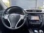Nissan Qashqai 1.2 N-Connecta 360°Camera,Pano,Trekhaak,Navi,Clima,Cruise,Pdc V+A,Lm velgen,6 Bak,Dakrails,N.A.P,115pk,Apk tot 11-2026