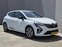 Renault Clio 1.6 E-Tech Full Hybrid 145 techno / Fabrieksgarantie tot 09-2027 / All season banden / Rondomzicht camera / Stuur- & Stoelverwarming / Cruise control / Keyless Entry/Start / Navigatie / Apple Carplay Android Auto / Parkeersensoren voor en achter /
