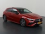 Mercedes-Benz A-klasse 180 Business Solution AMG | Night | Panoramadak | Multibeam | Widescreen | Achteruitrijcamera | Sfeerverlichting | Stoelverwarming |